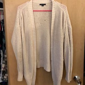 American Eagle 🦅 Knit cream colored cardigan
